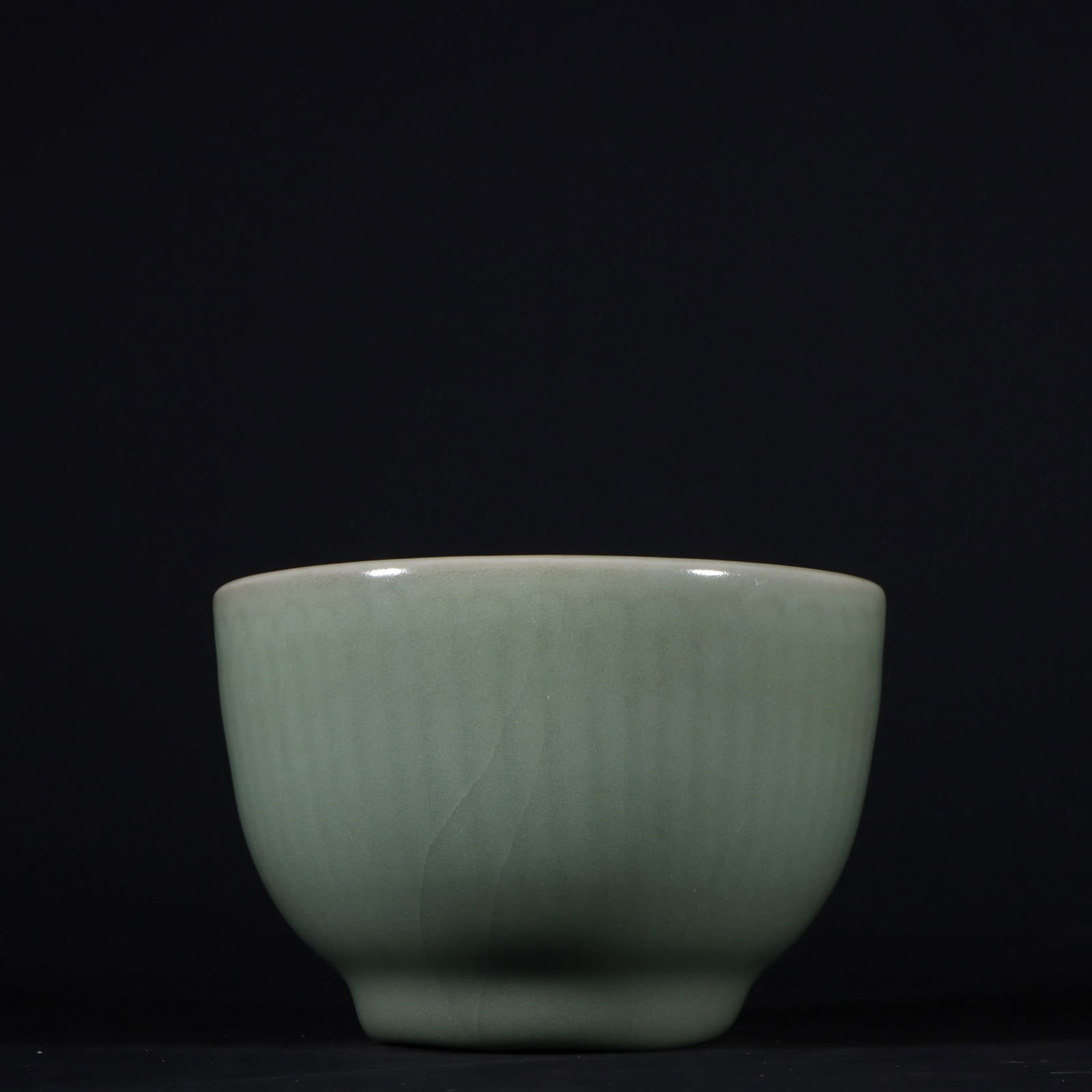 An Exquisite Longquan yao Cup: An Exquisite Longquan yao Cup Yuan Dynasty, China Size:7cmx10.5cm (The Dimensions Of All Batches Are Manually Measured.If You Need More Detailed Information, Please Contact Our Customer Service Before