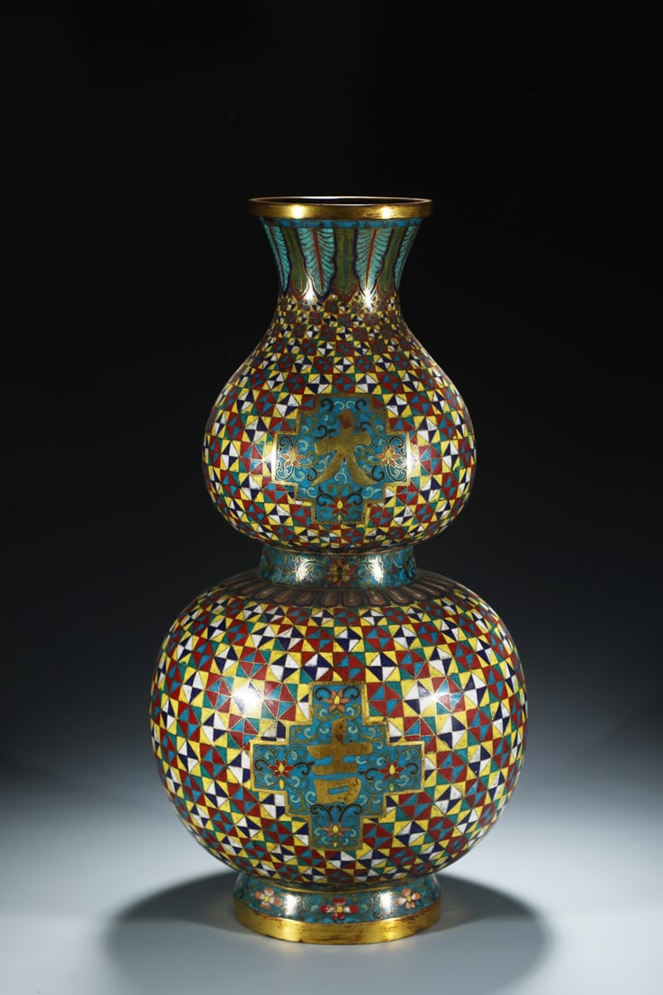 An Exquisite Cloisonne Lotus Pattern Gourd-Shaped Vase (1 of 9)