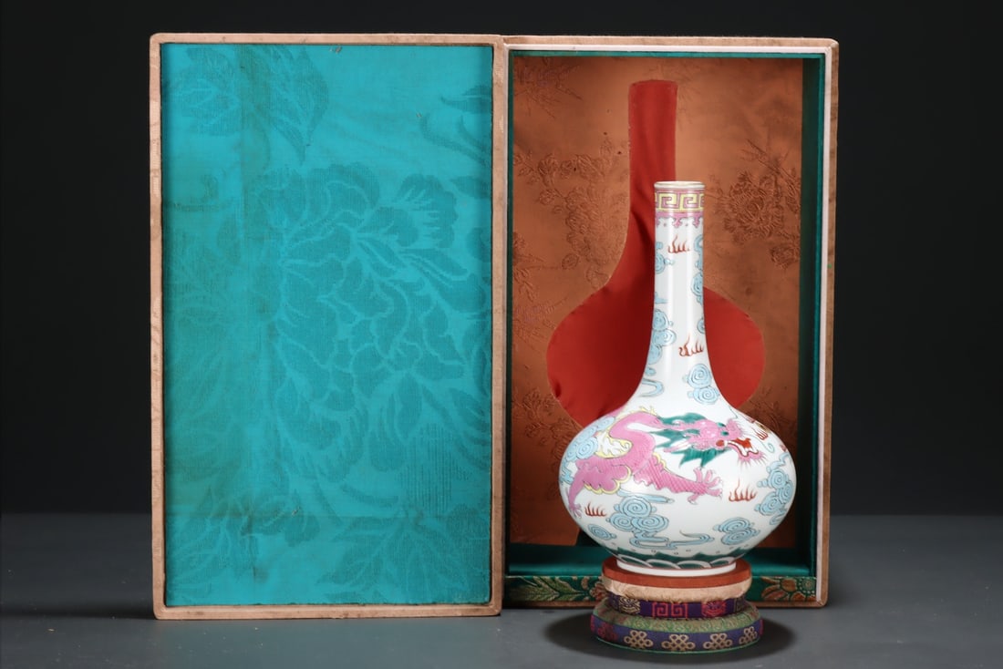 An Exquisite Famille-Rose Painted Gold Dragon Pattern Seawater Pattern Vase: An Exquisite Famille-Rose Painted Gold Dragon Pattern Seawater Pattern Vase Qing Dynasty, China Qianlong Six-character Mark Size:24.7cmx15cm (The Dimensions Of All Batches Are Manually Measured.If You