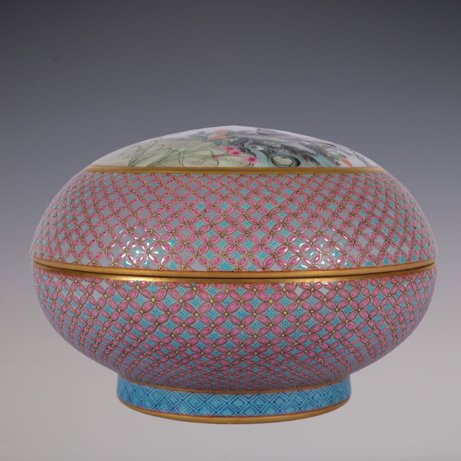 An Exquisite Enamel Flower and Bird Pattern Box (1 of 8)