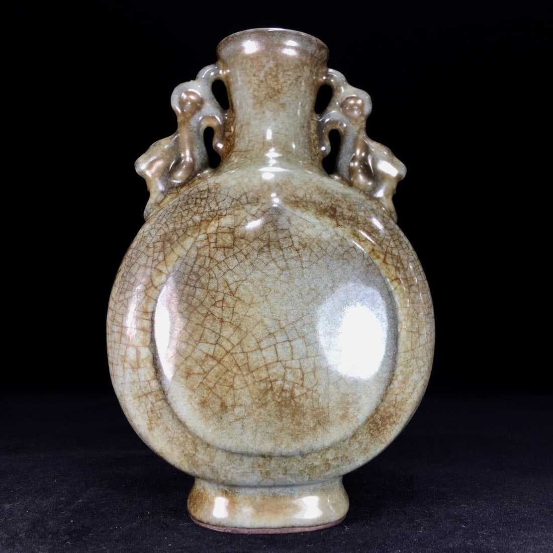 An Exquisite Guan yao Double-Ears Vase: An Exquisite Guan yao Double-Ears Vase Song Dynasty, China Size:14.5cmx22cm (The Dimensions Of All Batches Are Manually Measured.If You Need More Detailed Information, Please Contact Our Customer Serv