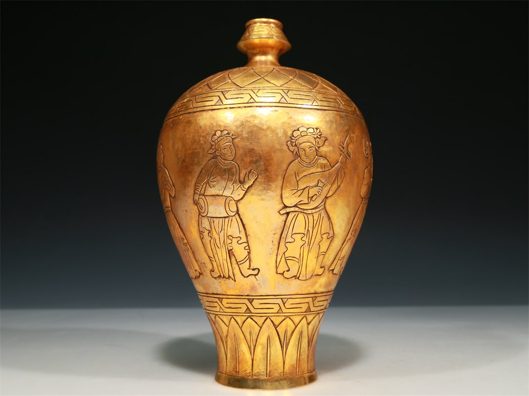 A Brilliant Gilt-Bronze 'Figure' Vase With Inscriptions (1 of 8)