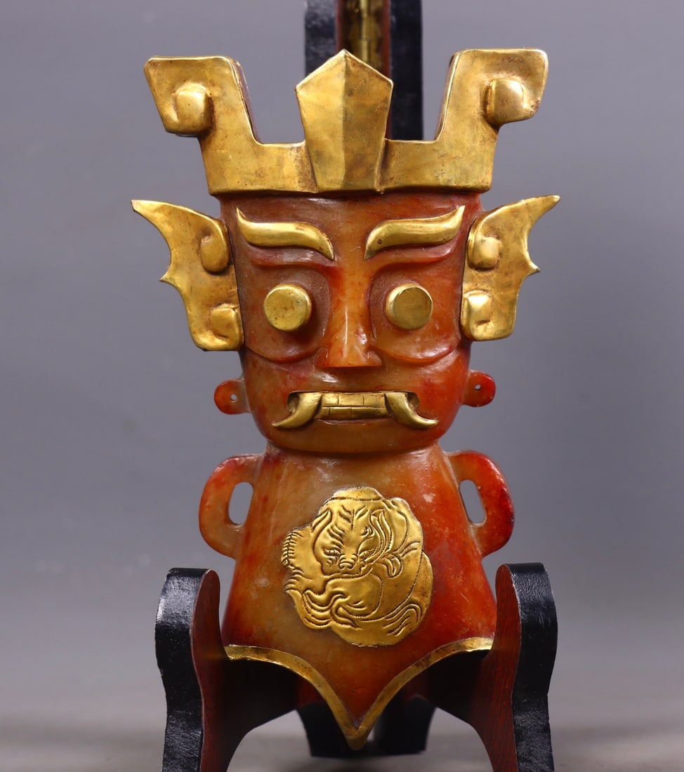 An Exquisite White Jade Cover with Gold Figure Ornament (1 of 10)