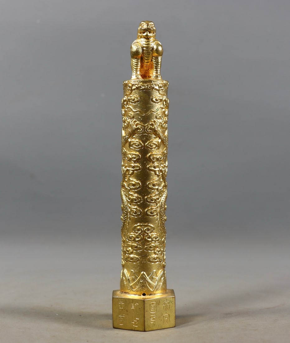 An Exquisite Gilt Bronze Dragon Pattern Seal (1 of 9)