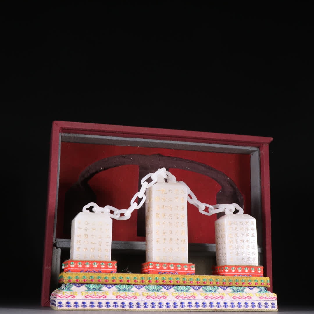 A set of Hetian jade gold-painted poetry triptych seals: Hetian jade gilded poetry triptych seal SIZE: H:9.7cm W:3.5cm W:542.7g (The Dimensions Of All Batches Are Manually Measured.If You Need More Detailed Information, Please Contact Our Customer Service B