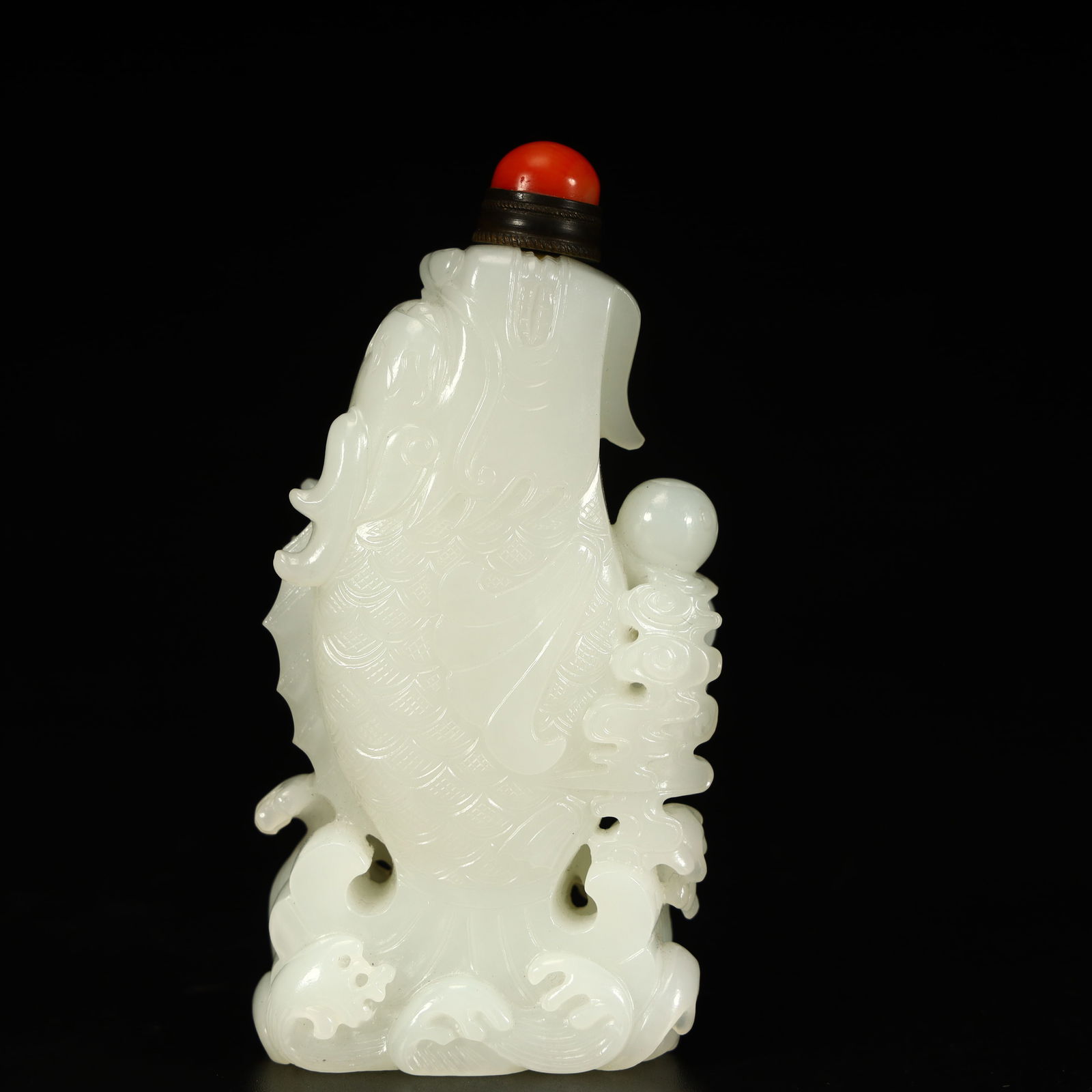 A Qing Dynasty Hetian white jade fish dragon-shaped snuff bottle (1 of 9)
