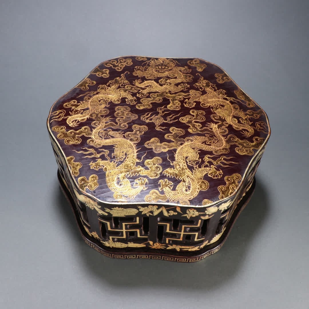 A Qing Dynasty wooden lacquerware gold-painted five-dragon bead cover box (1 of 9)
