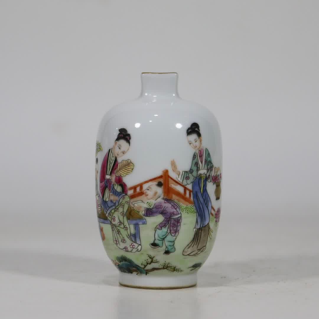 A pastel Sanniang godson snuff bottle made in the Qing Yongzheng era (1 of 9)