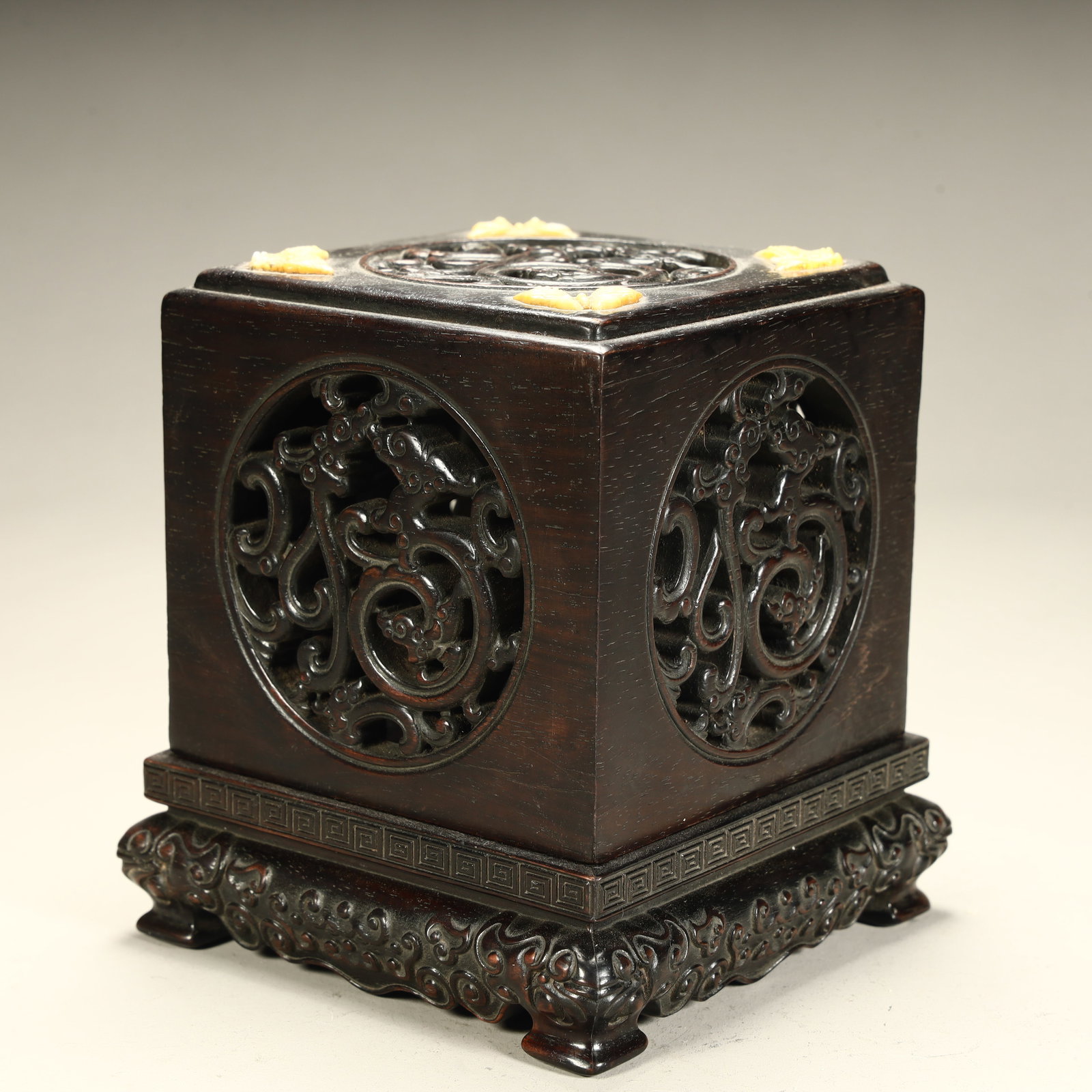 A Qing Dynasty rosewood hollow Fu character pattern aromatherapy box: Qing Dynasty rosewood hollow blessing pattern aromatherapy box SIZE: L:11cm W:10cm H:10cm W:302g (The Dimensions Of All Batches Are Manually Measured.If You Need More Detailed Information, Please Cont