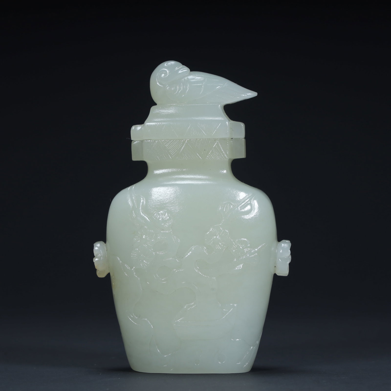 A Qing Dynasty Hetian jade "flower and bird pattern lid bottle: Qing Dynasty Hetian jade "flower and bird pattern lid bottle SIZE: H:10.5cm L:6.5cm W:3cm W:222.5g (The Dimensions Of All Batches Are Manually Measured.If You Need More Detailed Information, Please Co