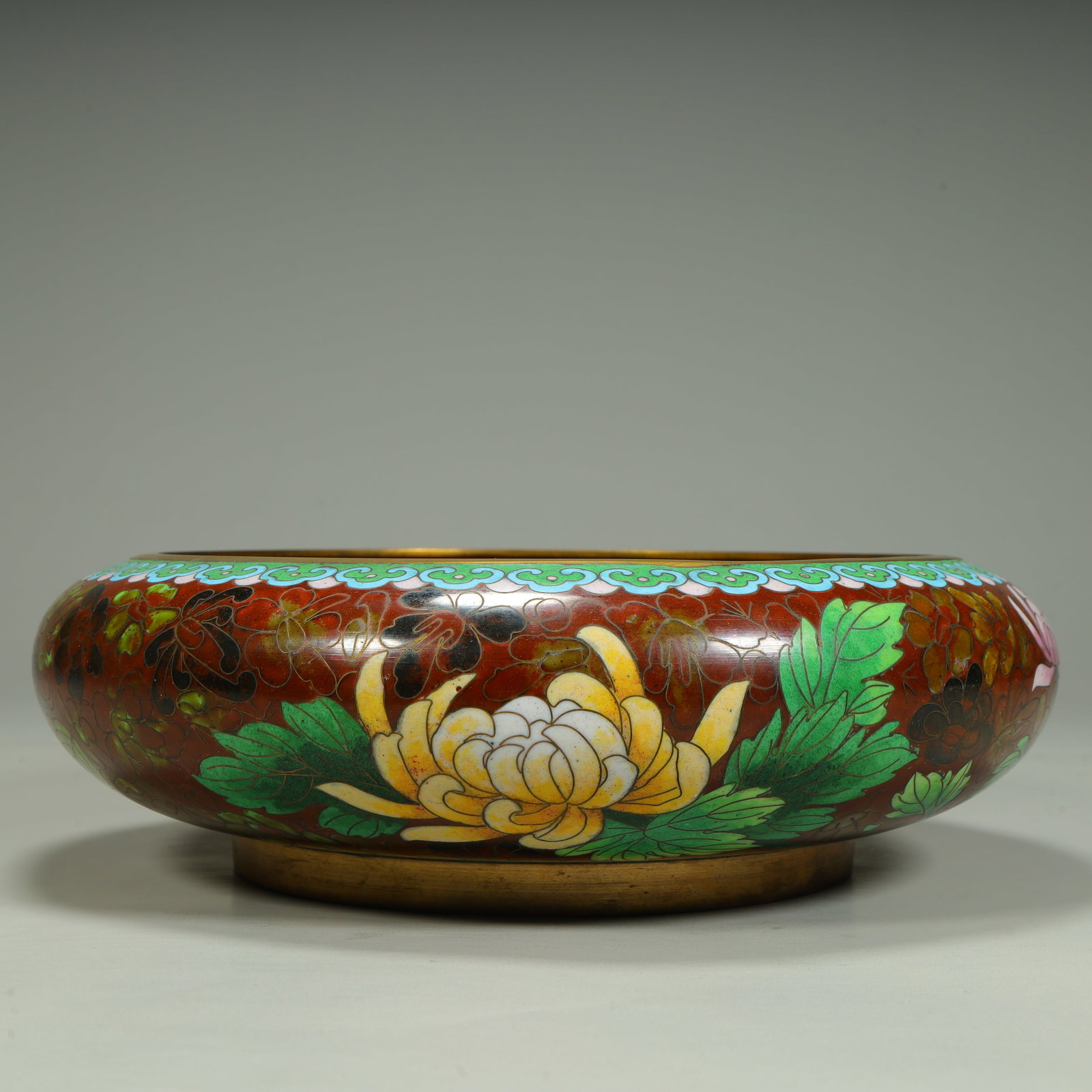 A piece of Qing Dynasty cloisonné enamel chrysanthemum pattern wash (1 of 9)