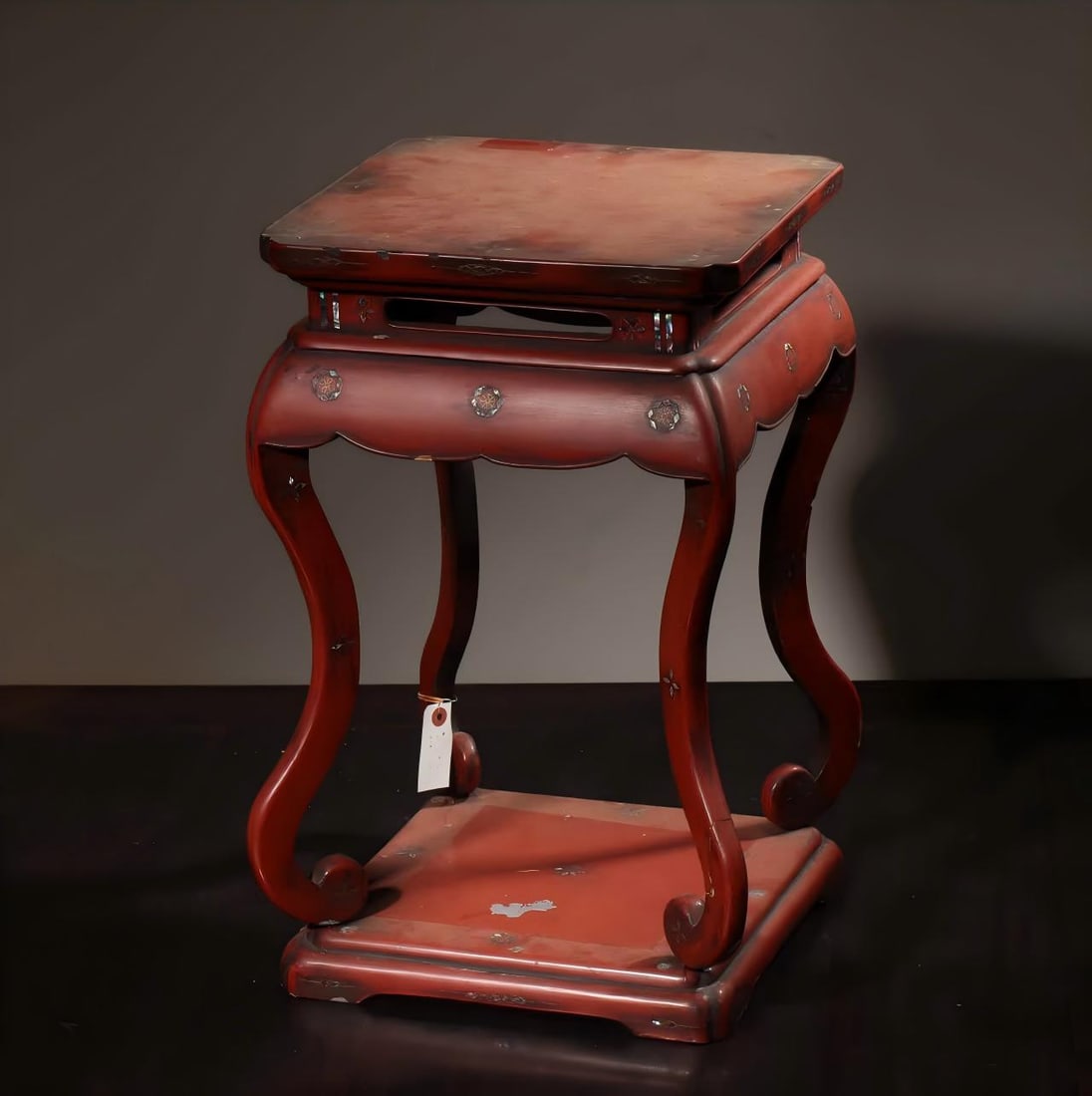 Qing Dynasty wooden tire vermilion lacquer inlaid with snail flower table (1 of 9)