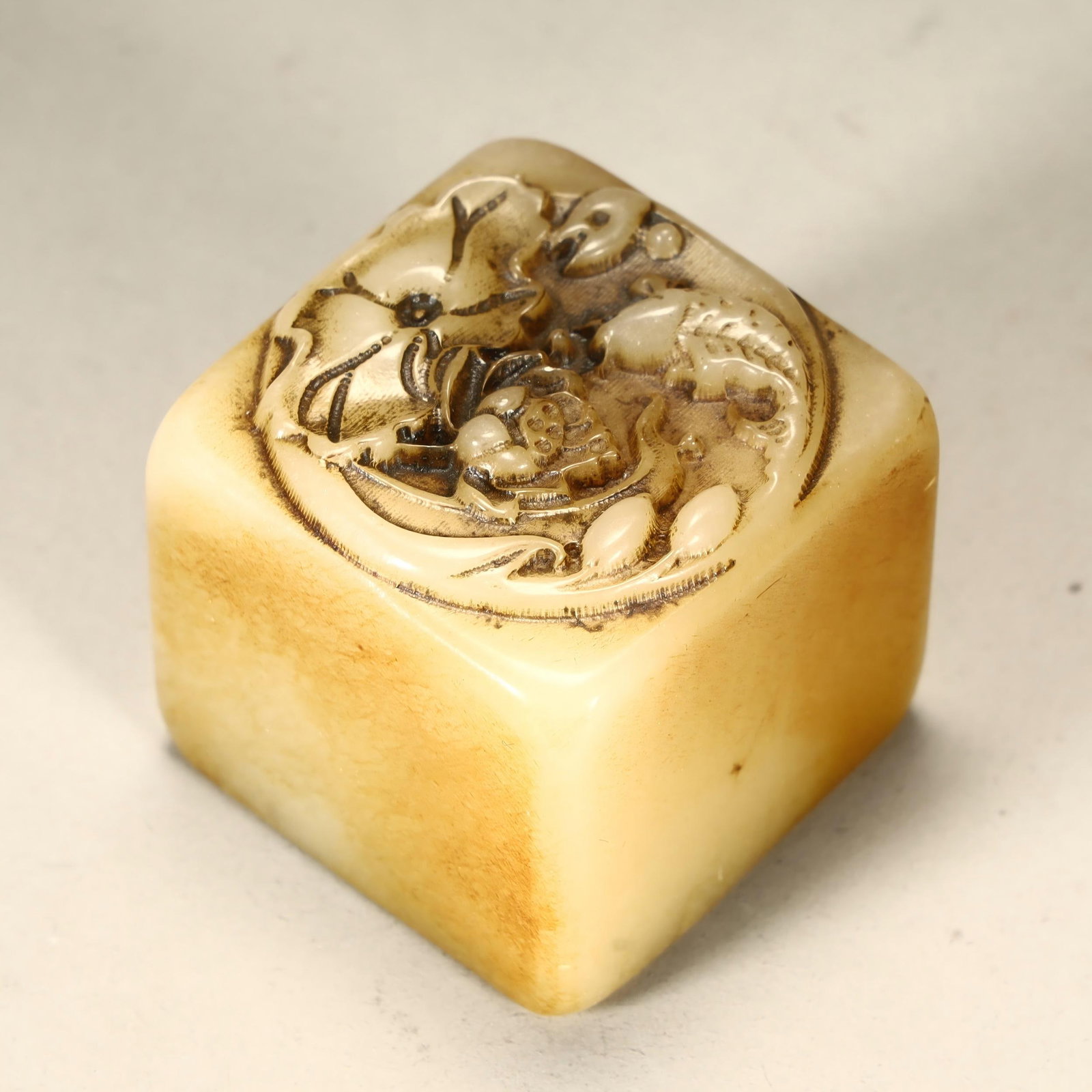 A Qing Dynasty fine Shoushan stone seal (1 of 8)