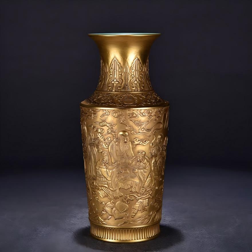 A Qing Qianlong carved gilt three-star high-light mallet bottle: Qing Qianlong carved gilt three-star high-light picture mallet bottle SIZE: H:27cm W:12cm (The Dimensions Of All Batches Are Manually Measured.If You Need More Detailed Information, Please Contact Our
