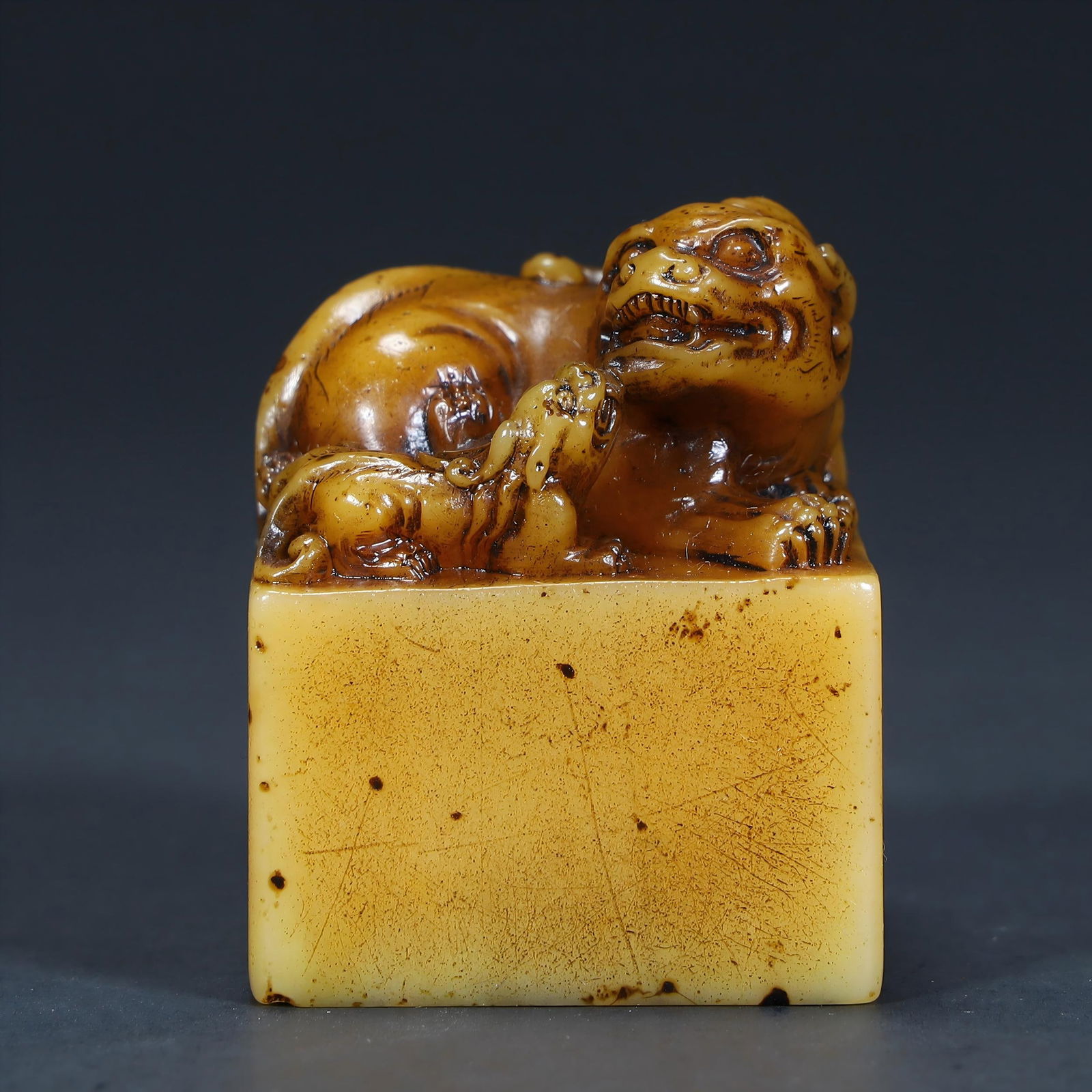 A Qing Dynasty Shoushan stone "Auspicious Beast Button Seal" (1 of 9)