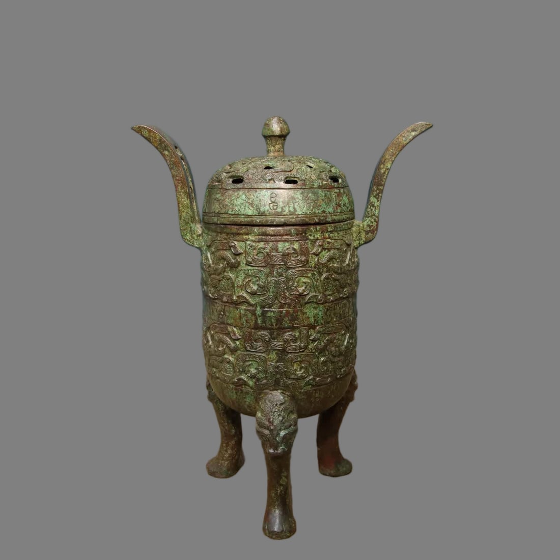 A piece of Han Dynasty bronze - melon tripod (inscription) (1 of 9)