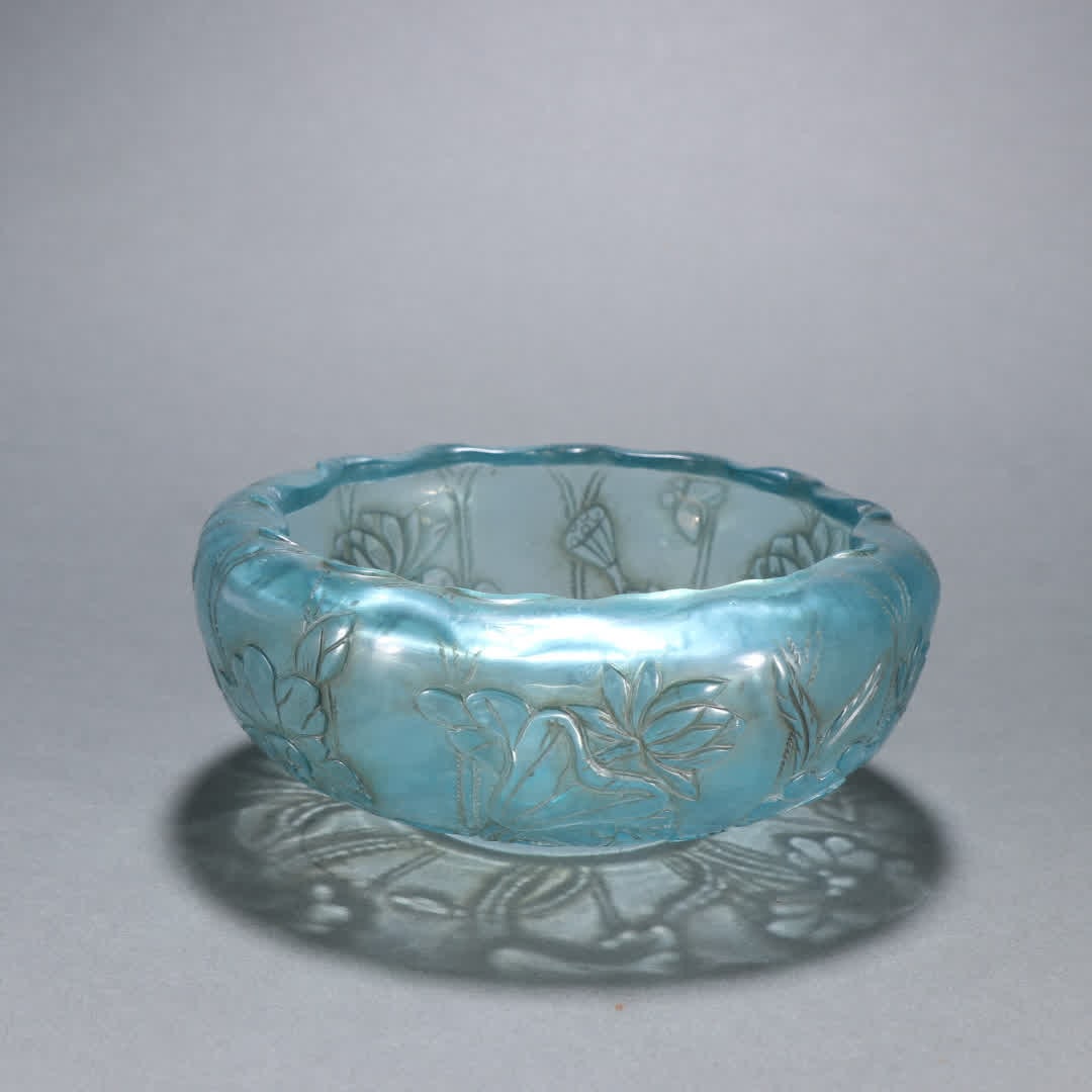 A piece of Qing Dynasty glazed lotus leaf pattern wash (1 of 9)