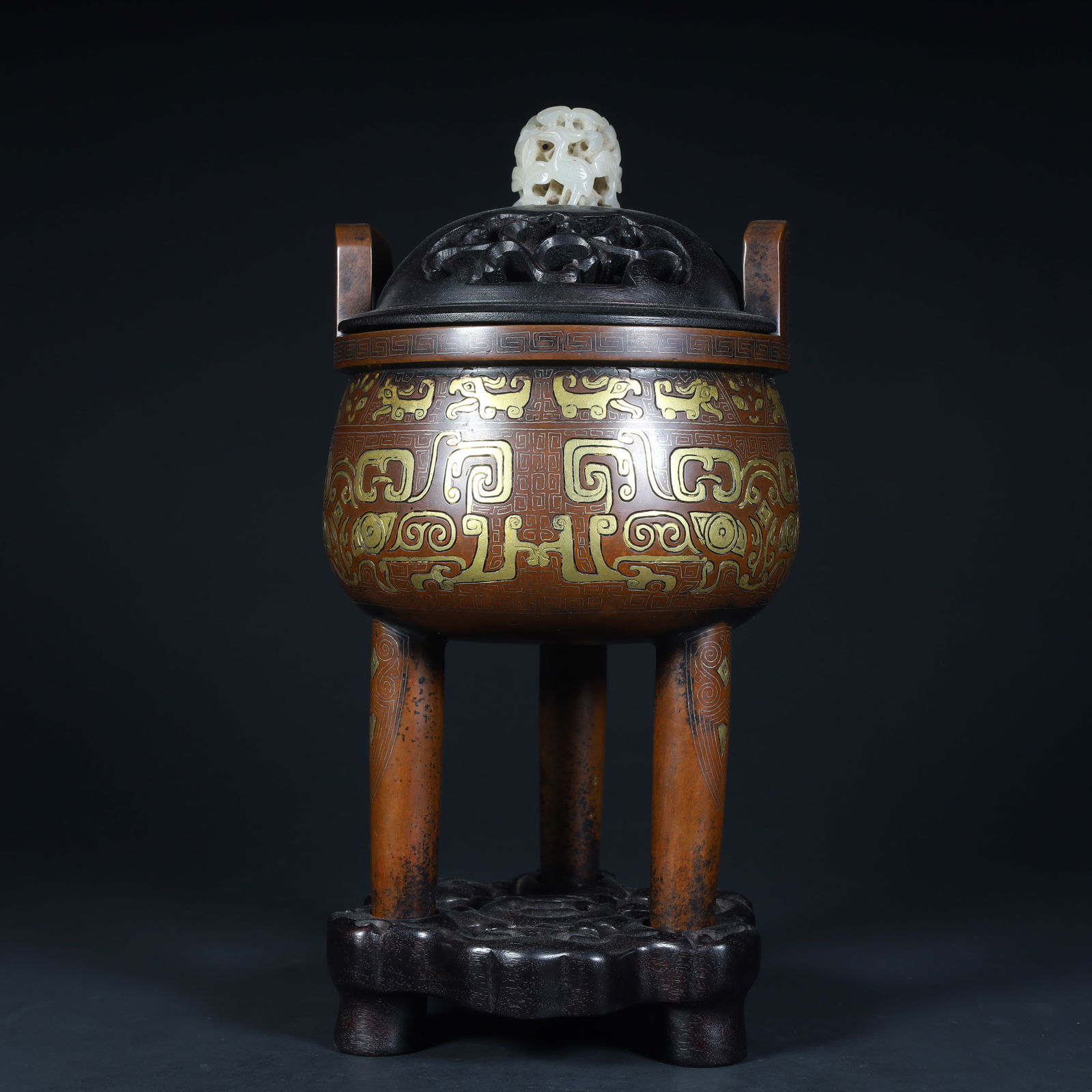 A Qing Dynasty (Qianlong period) copper tire and gold antique animal pattern cauldron aromatherapy (1 of 12)