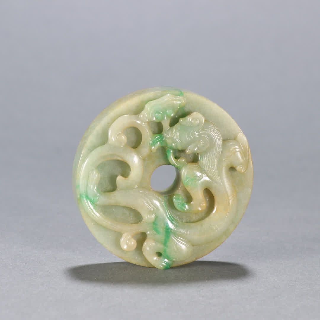 A piece of late Qing Dynasty jade dragon pattern: Late Qing Dynasty Jade dragon pattern SIZE: D:5.6cm W:77.7g (The Dimensions Of All Batches Are Manually Measured.If You Need More Detailed Information, Please Contact Our Customer Service Before Biddi