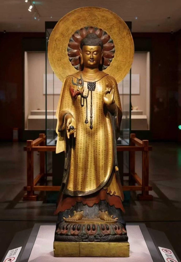 A bluestone gilt painted Buddha of the Northern Qi Dynasty: The bluestone gilt painted Buddha of the Northern Qi Dynasty is hand-painted scriptures, and the Dharma is solemn SIZE: H: 180cm W: 60cm thickness 33cm (The Dimensions Of All Batches Are Manually Meas