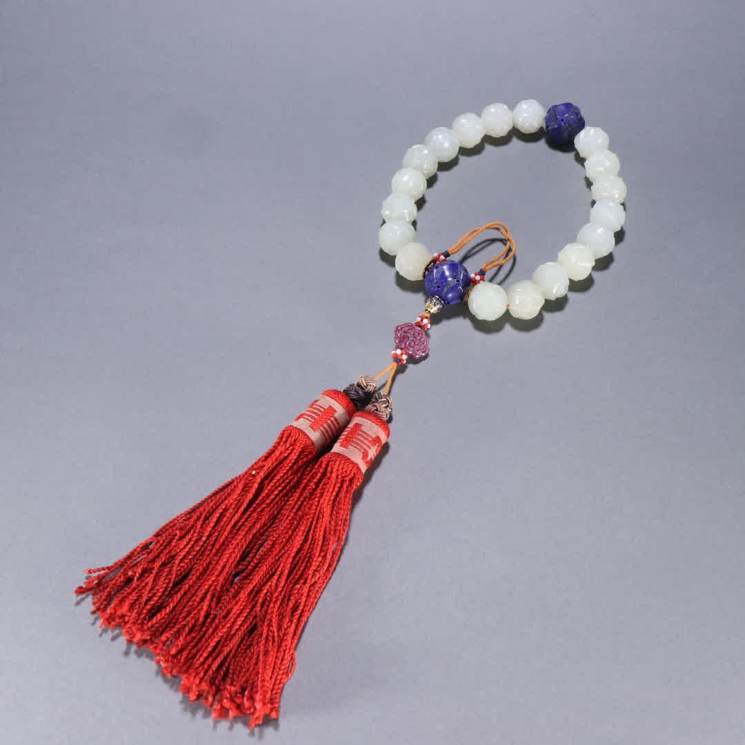 A Qing Dynasty Hetian jade hydrangea pattern eighteen sons held: Qing Dynasty Hetian jade hydrangea pattern eighteen sons held SIZE: Bead diameter 1.7cm W: 166.2g (The Dimensions Of All Batches Are Manually Measured.If You Need More Detailed Information, Please Con