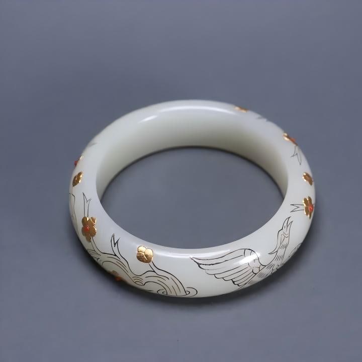A bracelet of ancient jade inlaid with gold and silver thread on the branch: The ancient jade inlaid with gold and silver thread is happy to wear a bracelet on the branch SIZE: Rim 57mm W: 1.8cm W: 75g (The Dimensions Of All Batches Are Manually Measured.If You Need More Detai