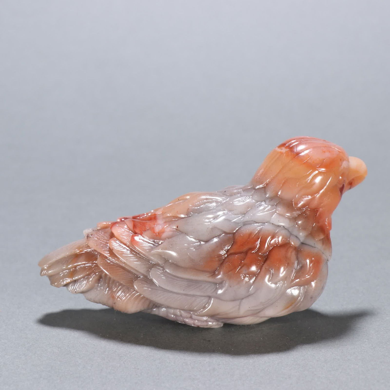 A magpie ornament carved by agate intricately (1 of 9)