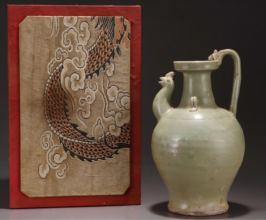 A Qing palace Jinyue kiln secret color chicken head dragon button pot (1 of 8)