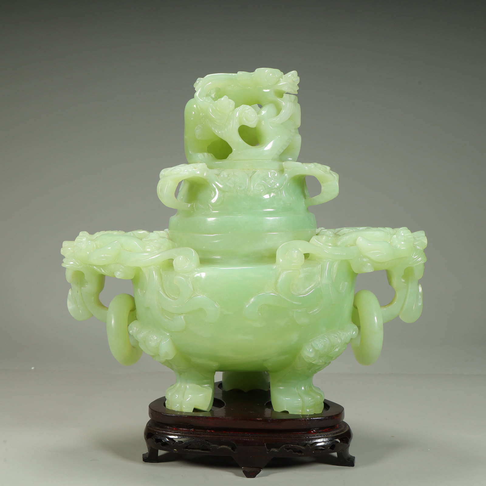 A Qing Dynasty jade dragon and phoenix pattern live ring ear incense burner (1 of 14)