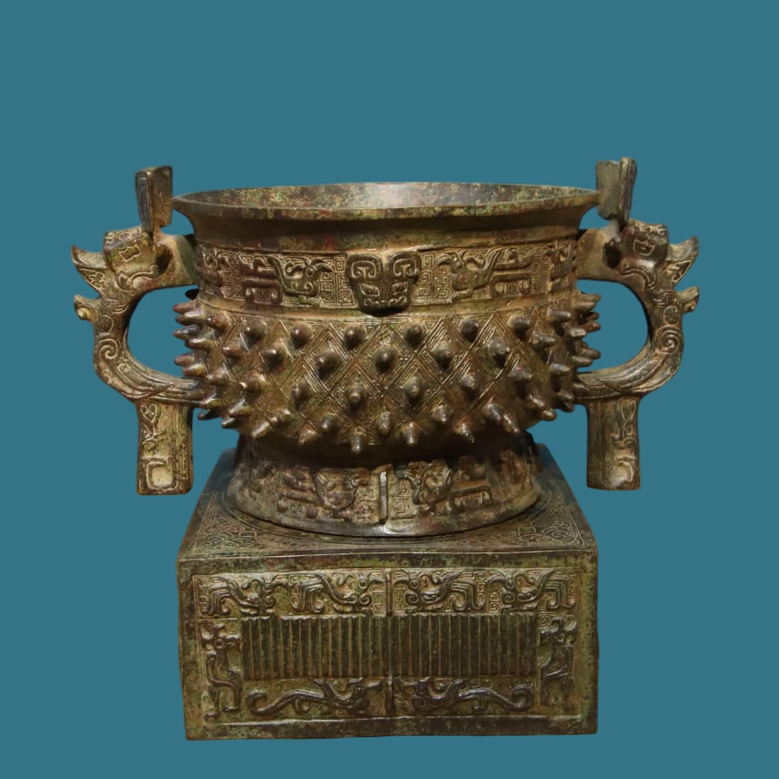 A piece of Han Dynasty bronze-square seat nipple vessel (inscription): Han Dynasty Bronze-Square Seat Milk Nail Bowl (Inscription) SIZE: L:28cm mouthD:18.5cm H:23cm W:4.95kg (The Dimensions Of All Batches Are Manually Measured.If You Need More Detailed Information, Pleas