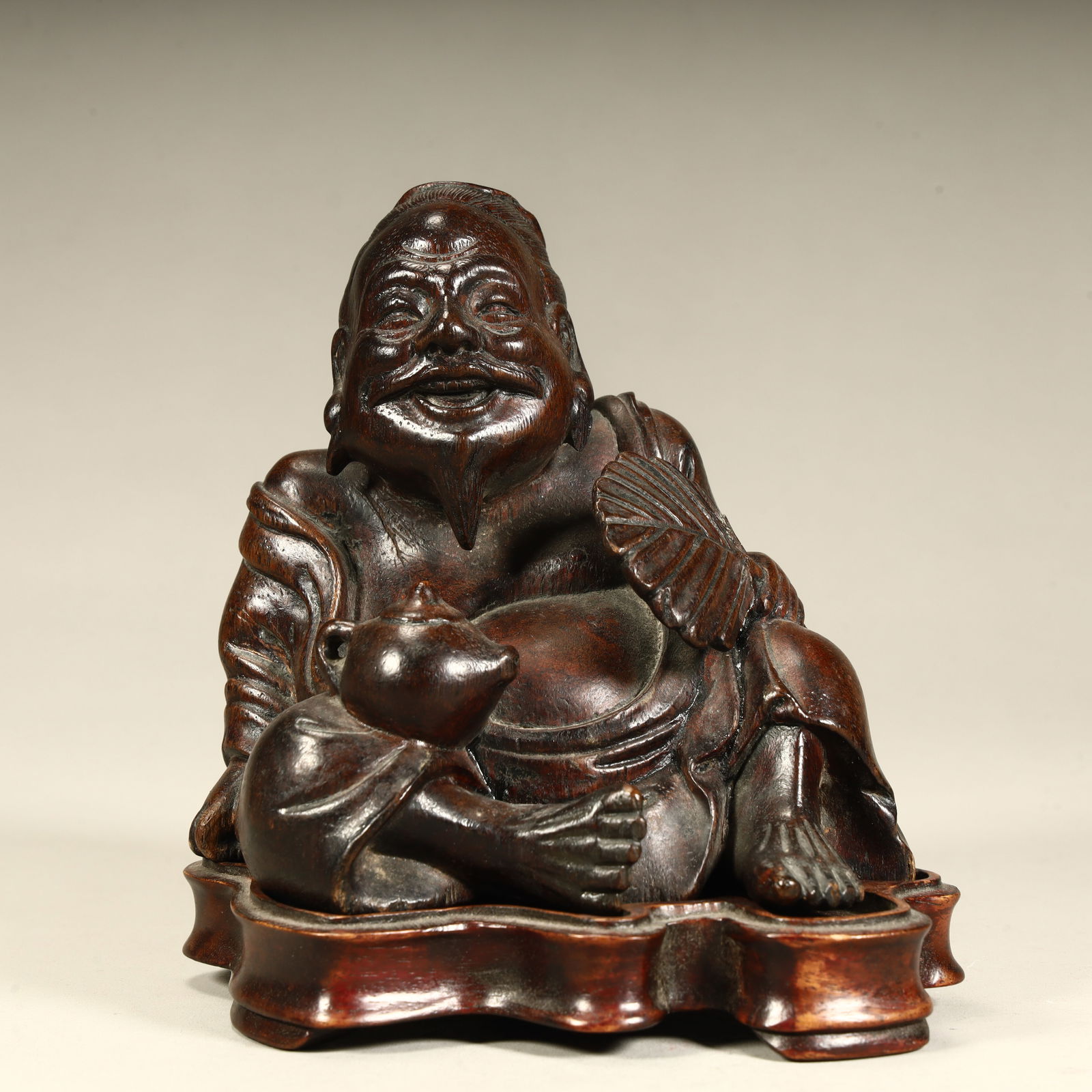 A Qing Dynasty fine agarwood figure ornament (1 of 8)