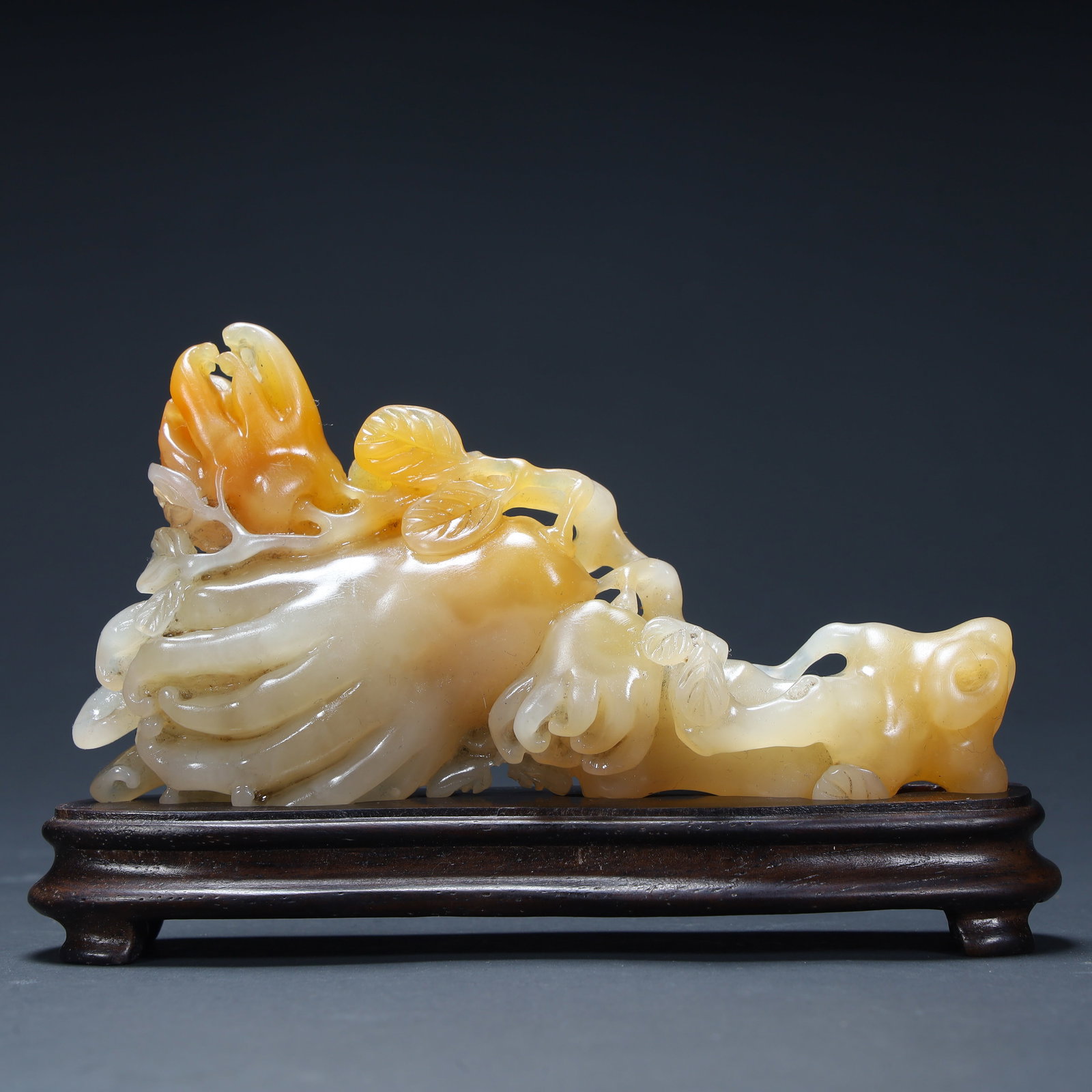 A Qing Dynasty Shoushan stone carved Buddha's hand ornament (with mahogany base) (1 of 14)