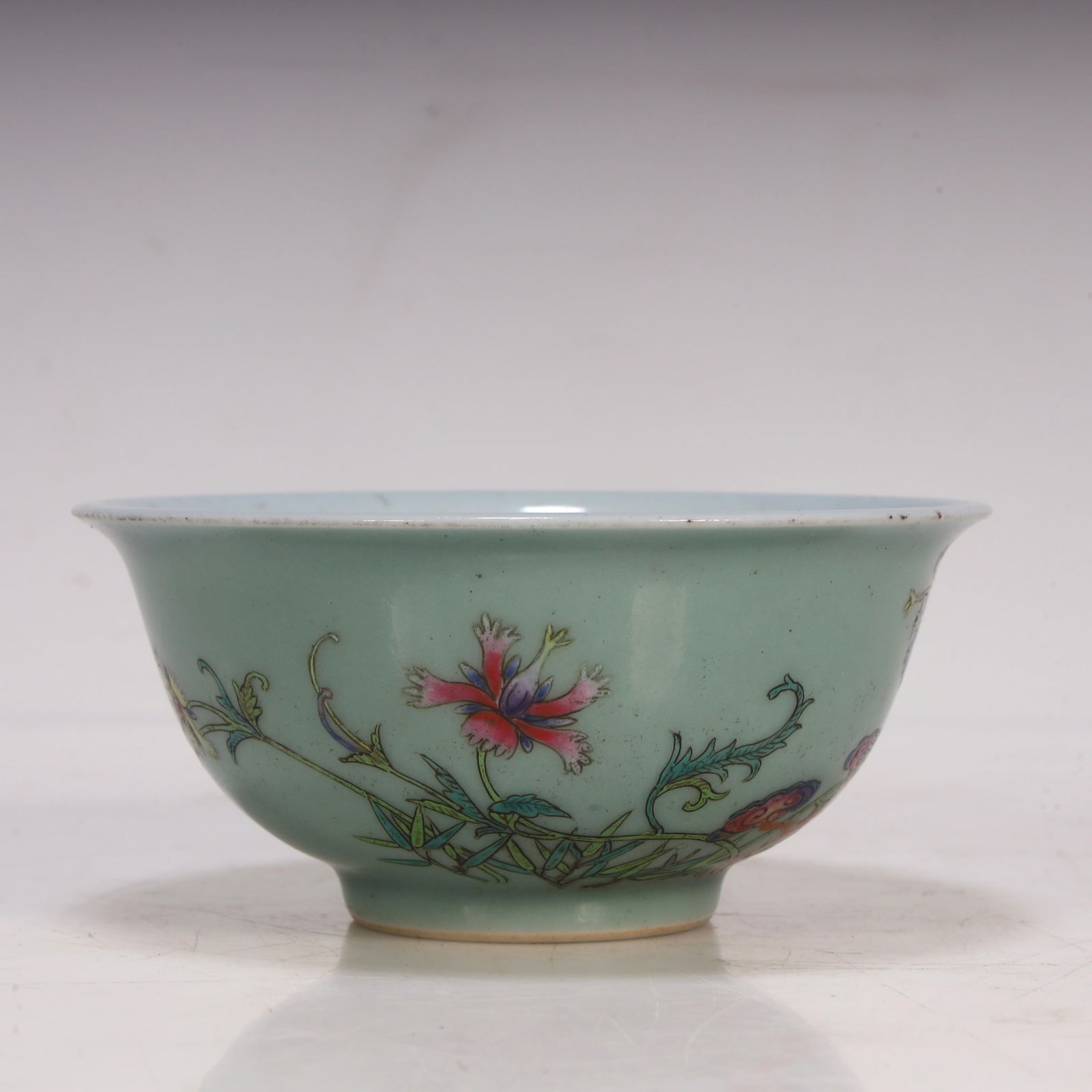 A Qianlong blue and white colored official kiln bowl (1 of 6)