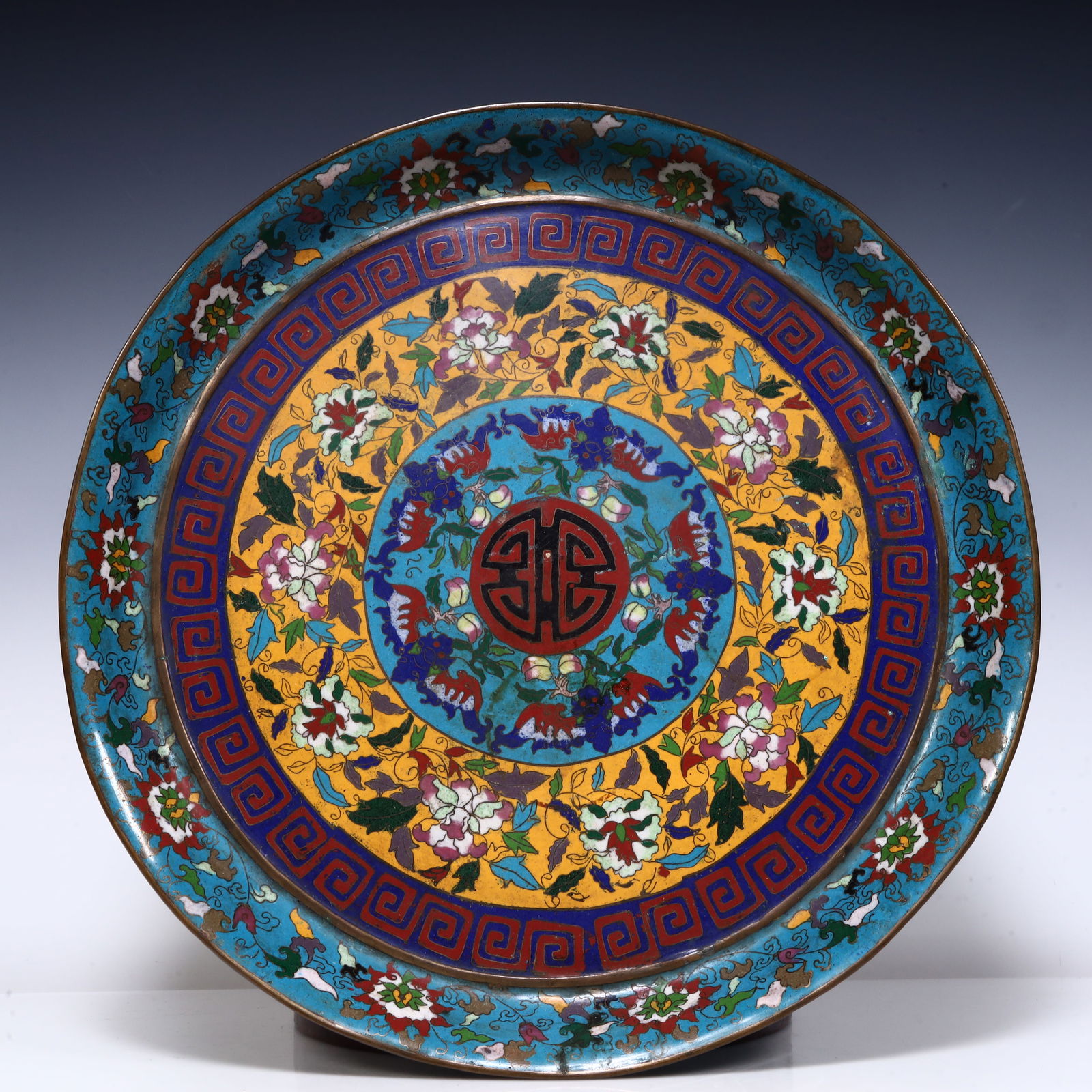 A Qing Dynasty flower ring gold plate: Qing Dynasty flower ring gold plate SIZE: L:40cm W:40cm H:3cm W:2.3kg (The Dimensions Of All Batches Are Manually Measured.If You Need More Detailed Information, Please Contact Our Customer Service Be