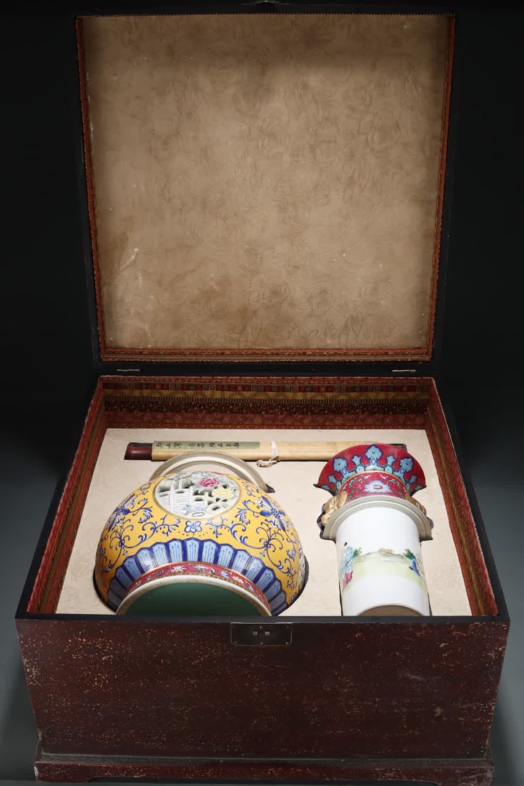 A yellow enamel colored hollow flower and fruit pattern gilt elephant ear heart vase made in the (1 of 9)