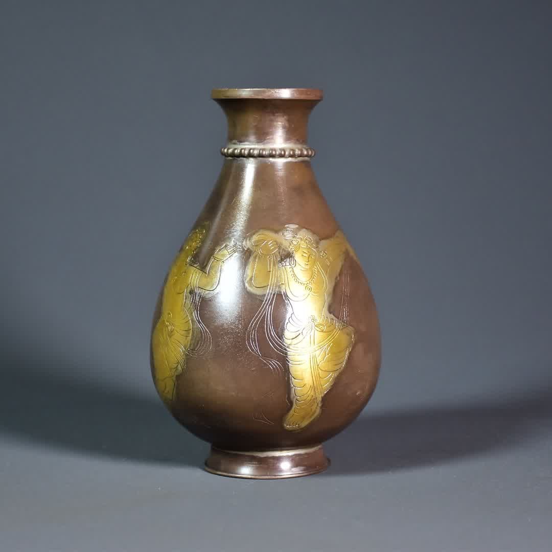 A local gilt vase from the Tang Dynasty (1 of 9)