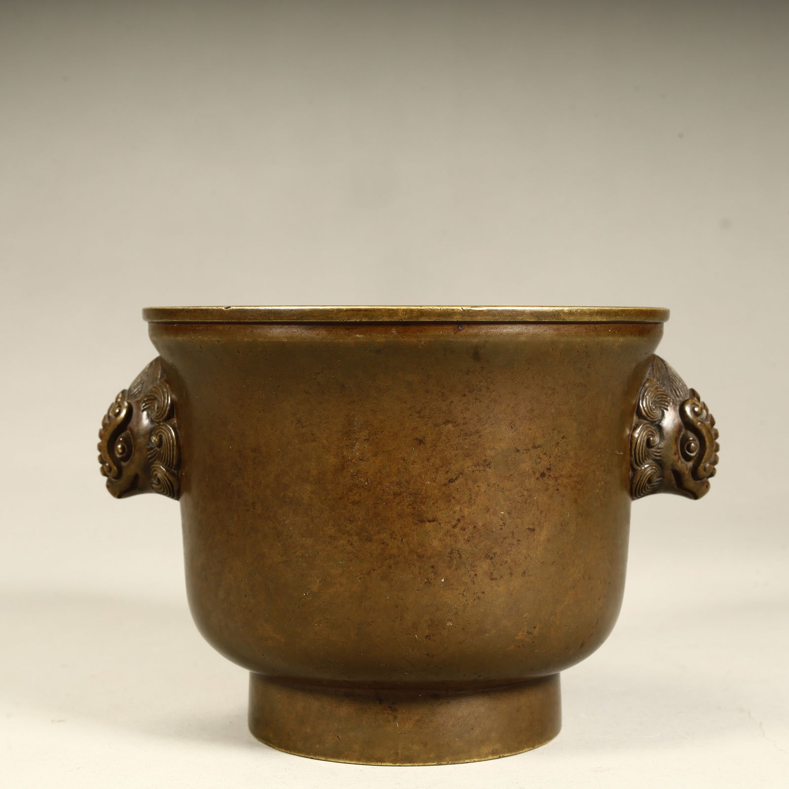 A Qing Dynasty boutique chicken ear incense burner (1 of 8)