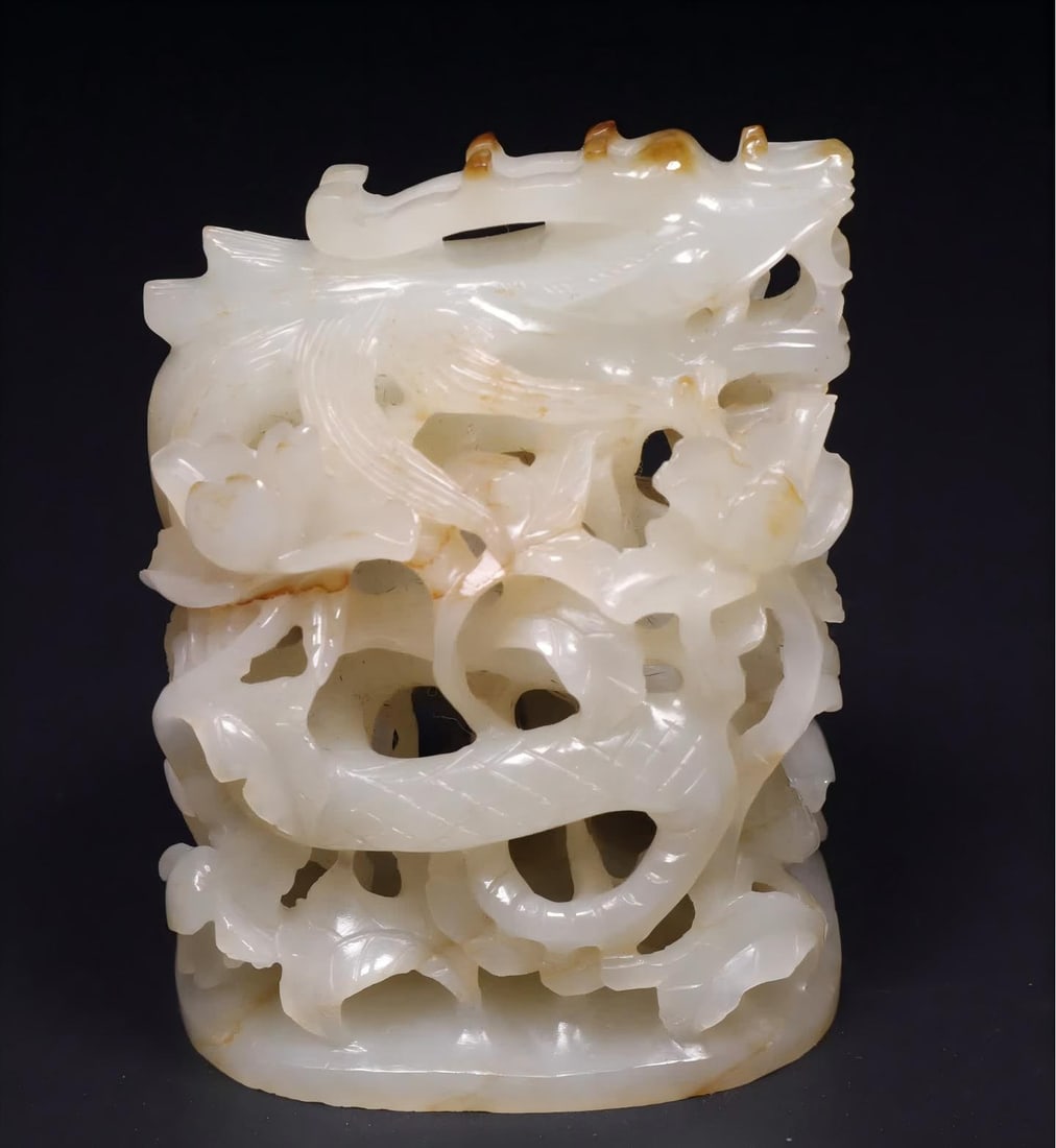 A piece of Qing Dynasty Hetian seed material dragon wearing the top of the flower furnace (1 of 9)