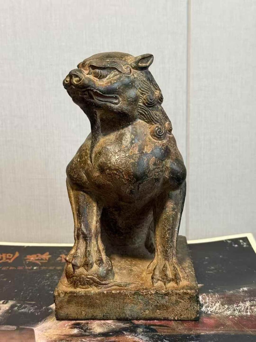 A bluestone table lion of the Northern Qi Dynasty (1 of 6)