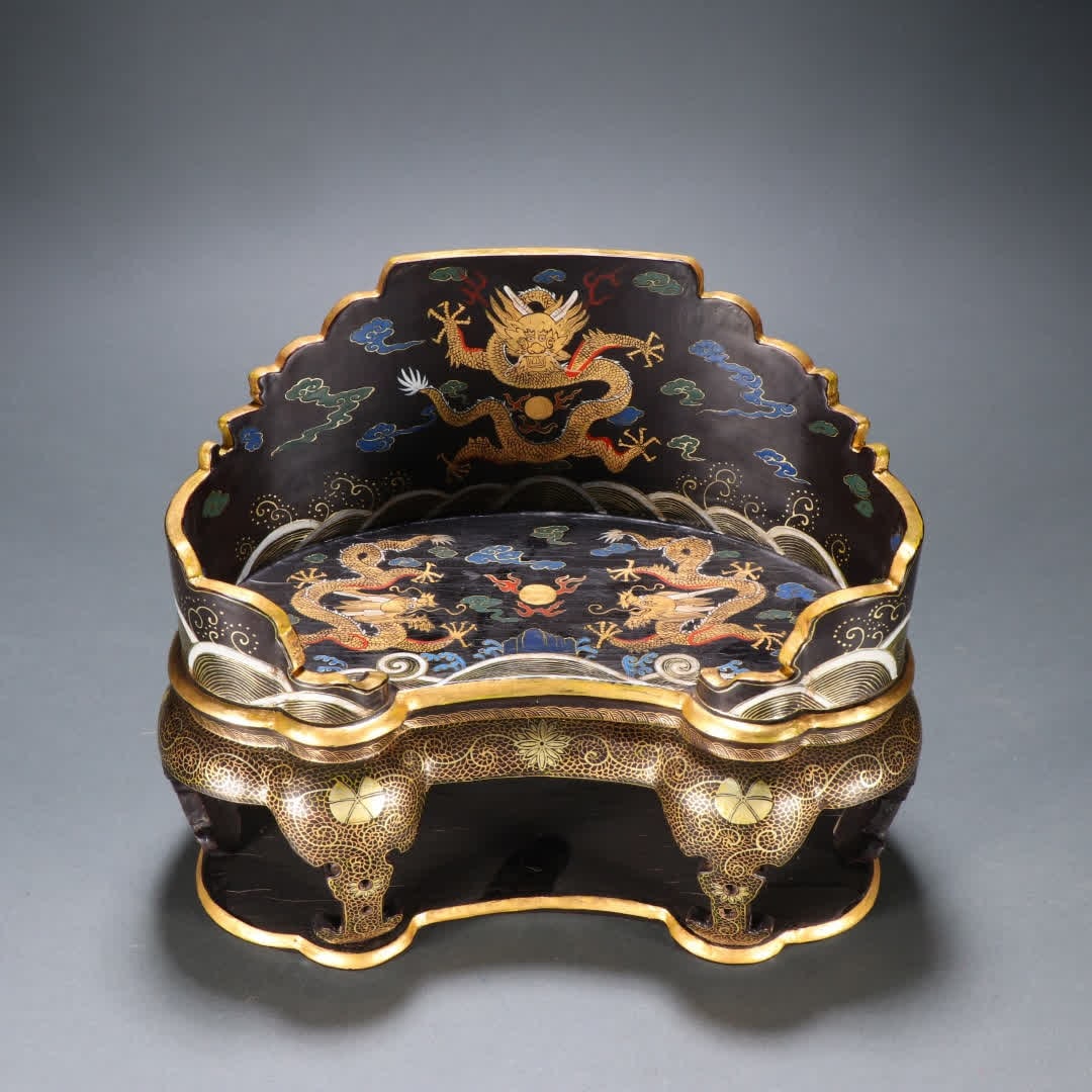 A Qing Dynasty wooden lacquerware gilded cloud dragon playing pearl Buddha shrine (1 of 9)