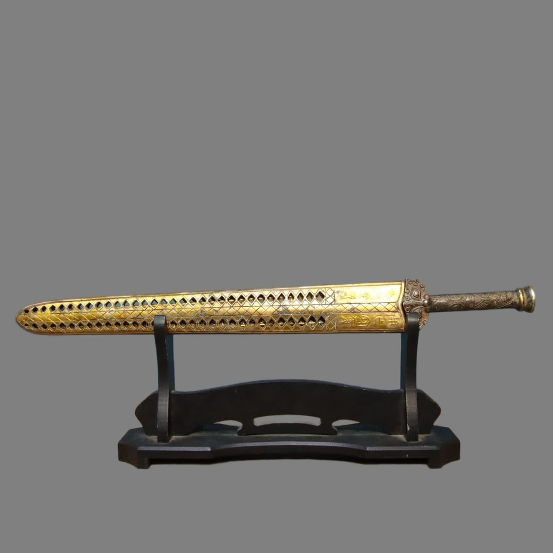 A Han Dynasty bronze sword with a sheath (1 of 9)