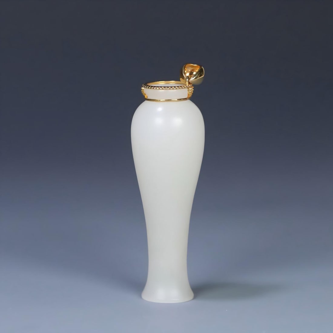 A Hetian jade bag 18k gold vase pendant (1 of 9)