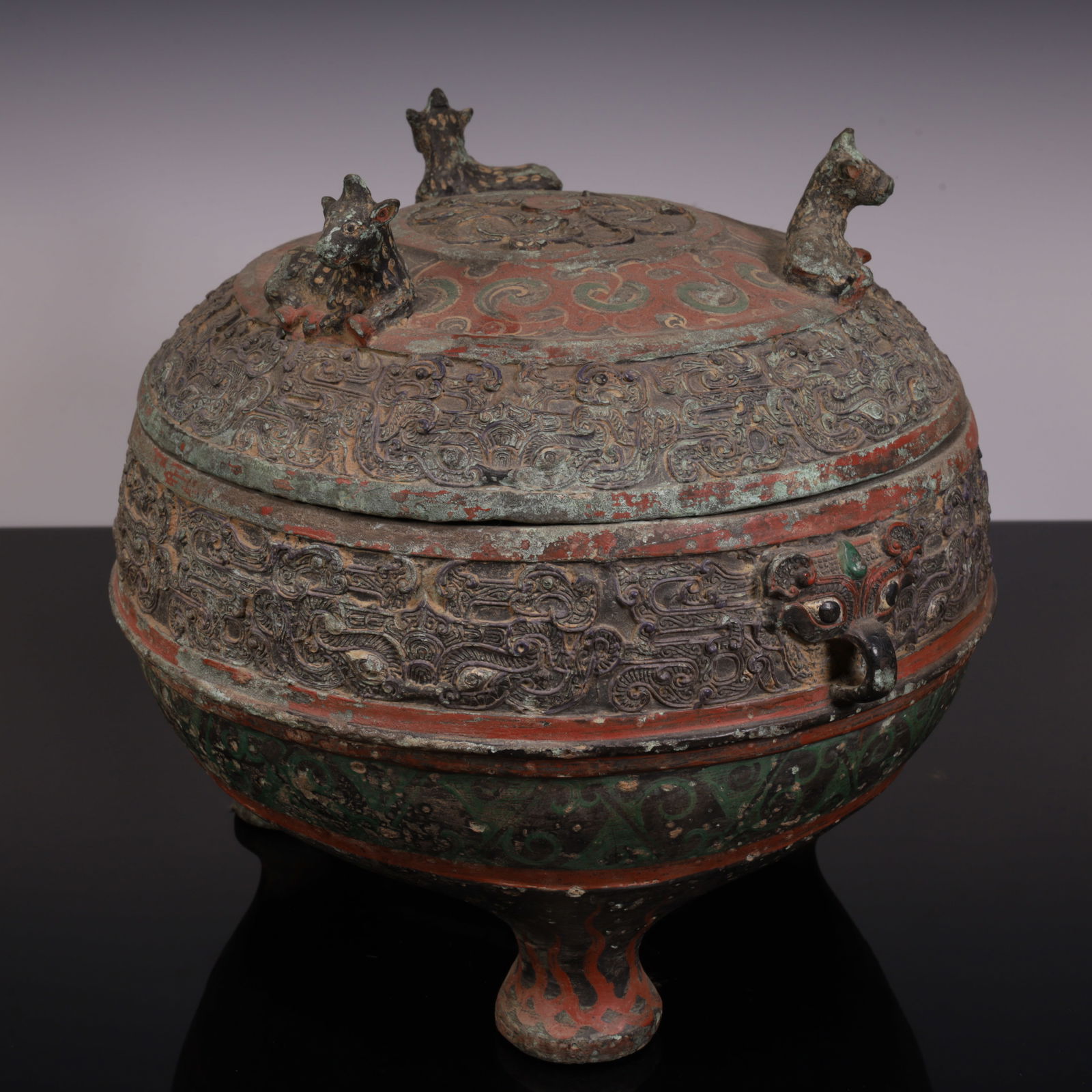 A Warring States bronze tripod: Warring States Bronze Tripod SIZE: L: Diameter 28.5cm W:cm H:25cm W:6kg (The Dimensions Of All Batches Are Manually Measured.If You Need More Detailed Information, Please Contact Our Customer Service