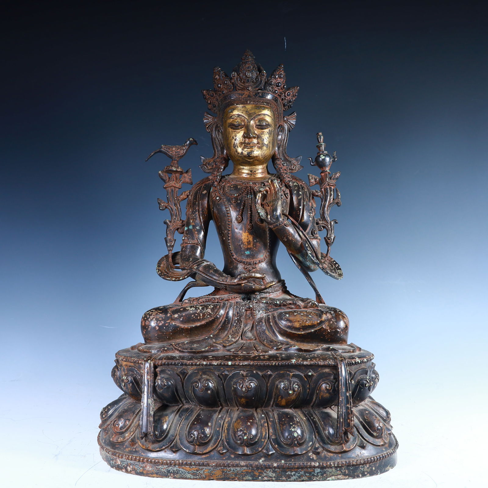 A bronze Buddha statue of the Ming Dynasty (1 of 11)