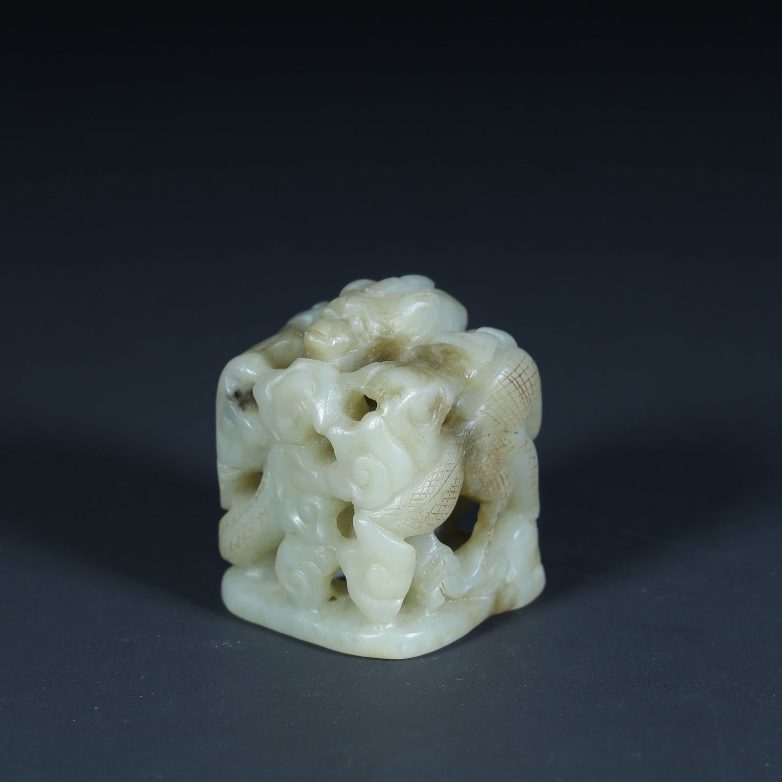 A Qing Dynasty green jade transparent carved dragon pattern stove top (1 of 9)