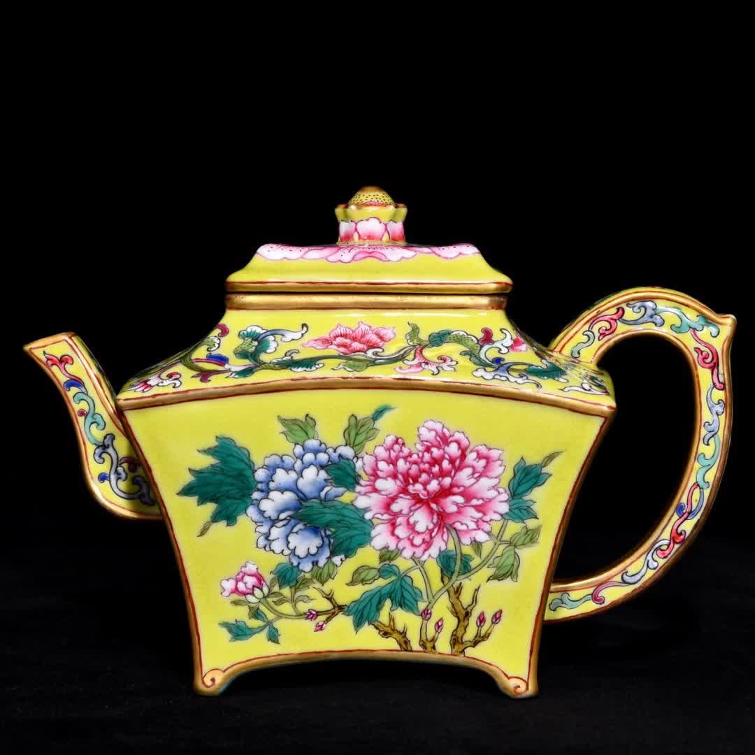 A Qing Qianlong enamel floral pattern fan-shaped pot: Qing Qianlong enamel flower pattern fan-shaped pot SIZE: H:12cm D:17.5cm (The Dimensions Of All Batches Are Manually Measured.If You Need More Detailed Information, Please Contact Our Customer Service