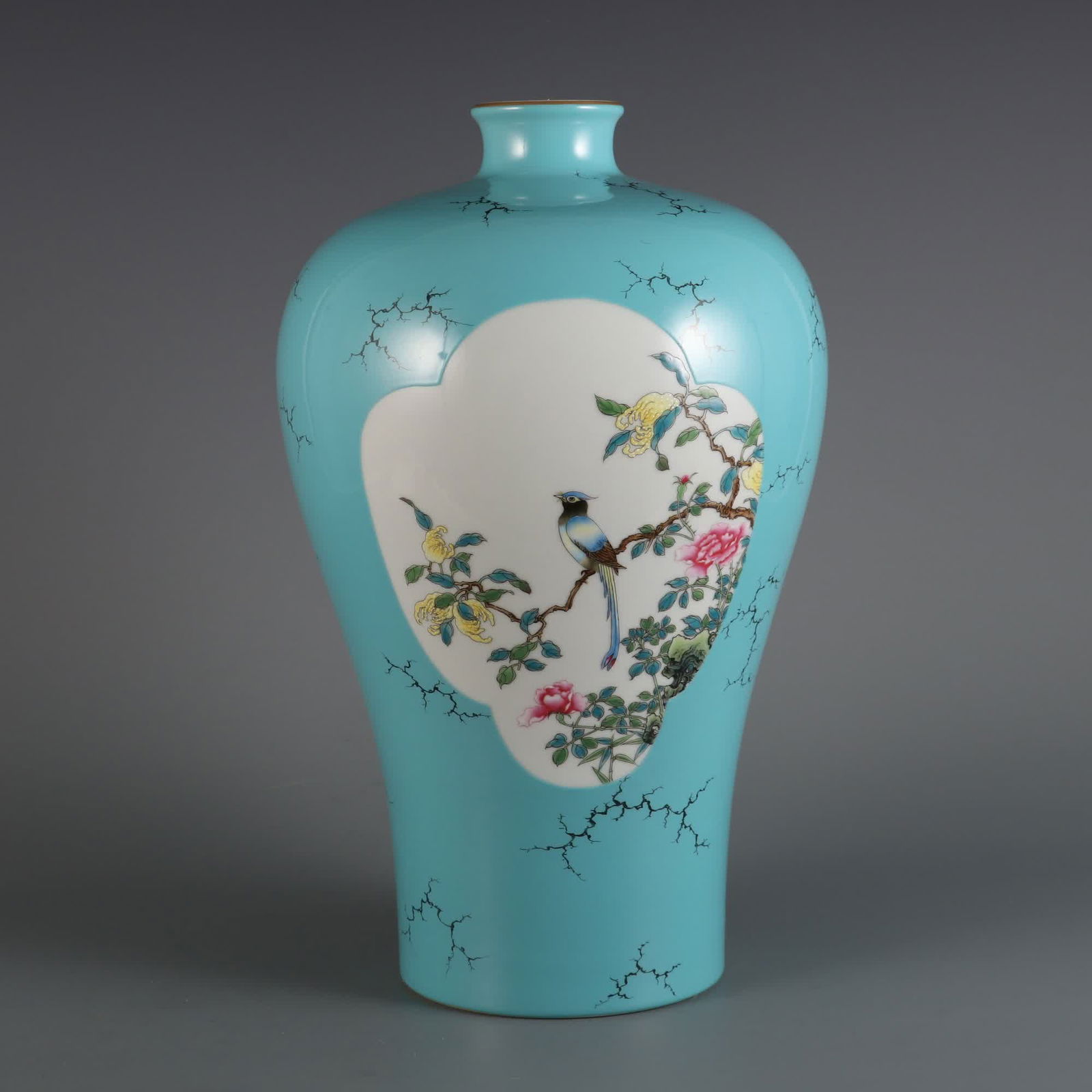 A plum vase made in the Yongzheng era of the Qing Dynasty with turquoise green space window pastel (1 of 9)
