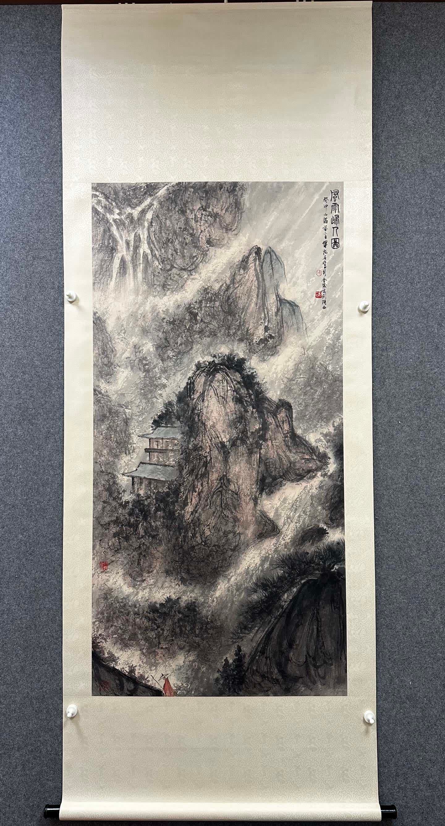 A landscape map of Fu Baoshi: Fu Baoshi's landscape painting SIZE: Core 69x140cm (The Dimensions Of All Batches Are Manually Measured.If You Need More Detailed Information, Please Contact Our Customer Service Before Bidding.)