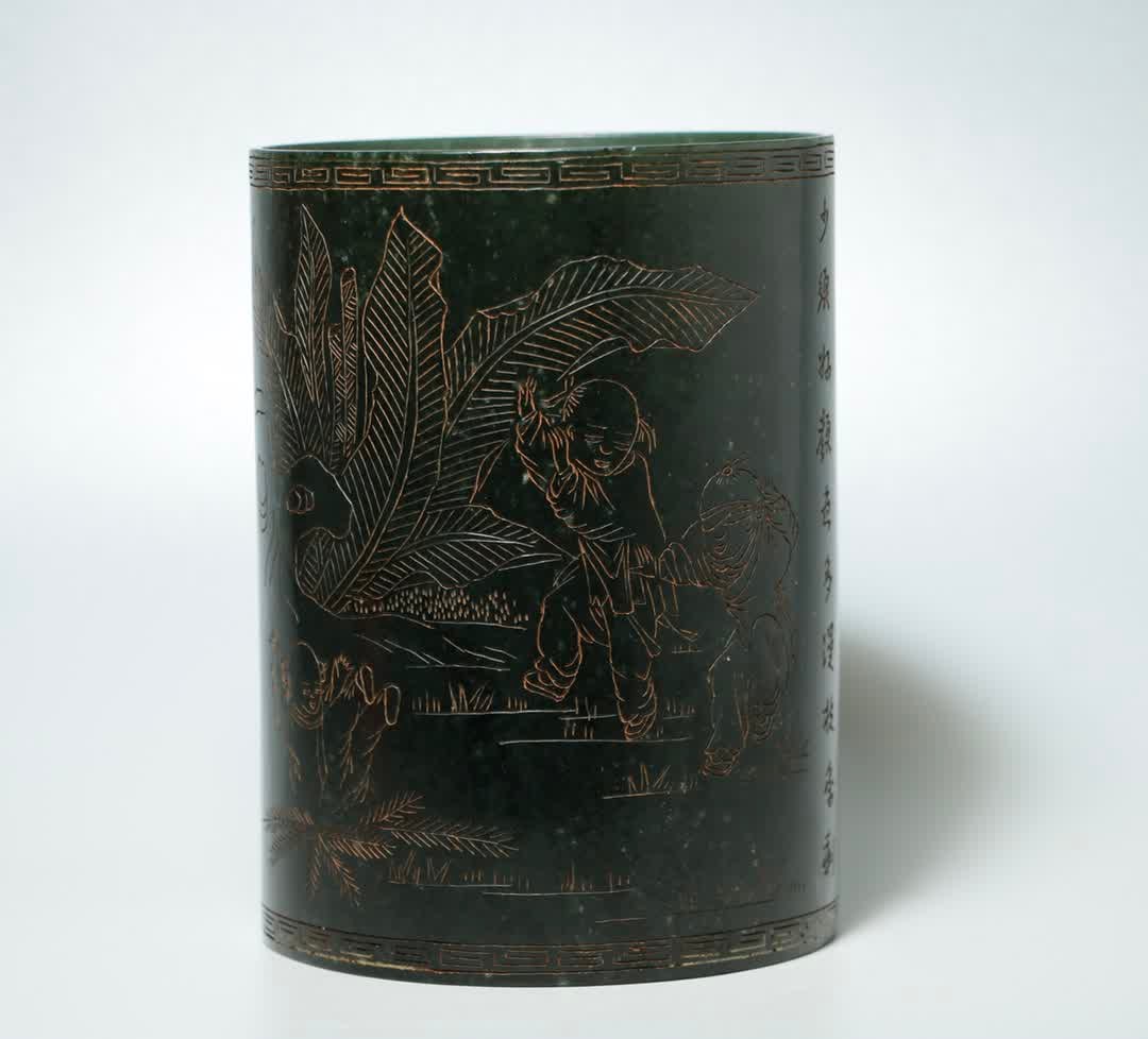 Qing Dynasty jasper baby play picture poetry pen holder: Qing Dynasty jasper baby play picture poetry pen holder SIZE: D:10.8cm H:14.8cm W:417g (The Dimensions Of All Batches Are Manually Measured.If You Need More Detailed Information, Please Contact Our Cu