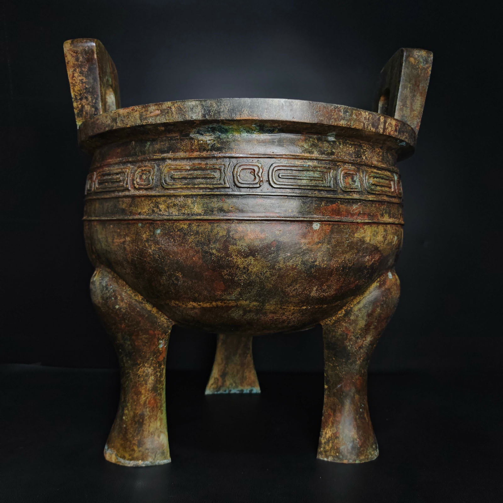 A piece of Shang and Zhou bronze - Mao Gongding "Tuba" (1 of 9)